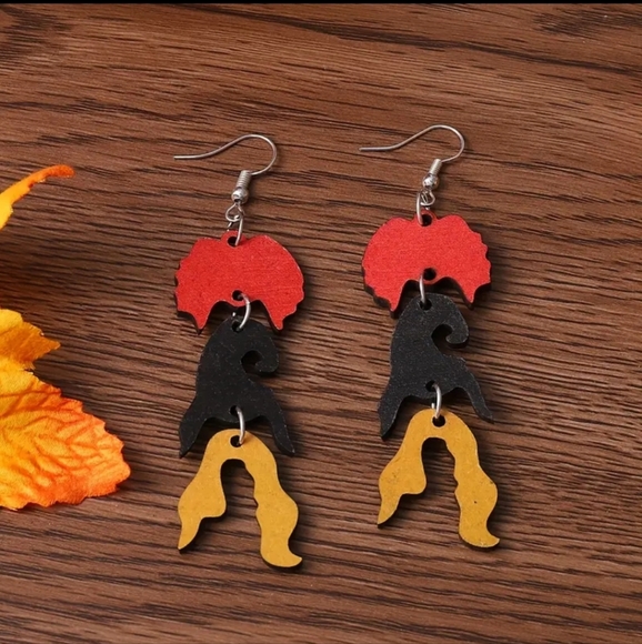 NEW Hocus Pocus Sanderson Sister Dangle Earrings - Picture 3 of 7